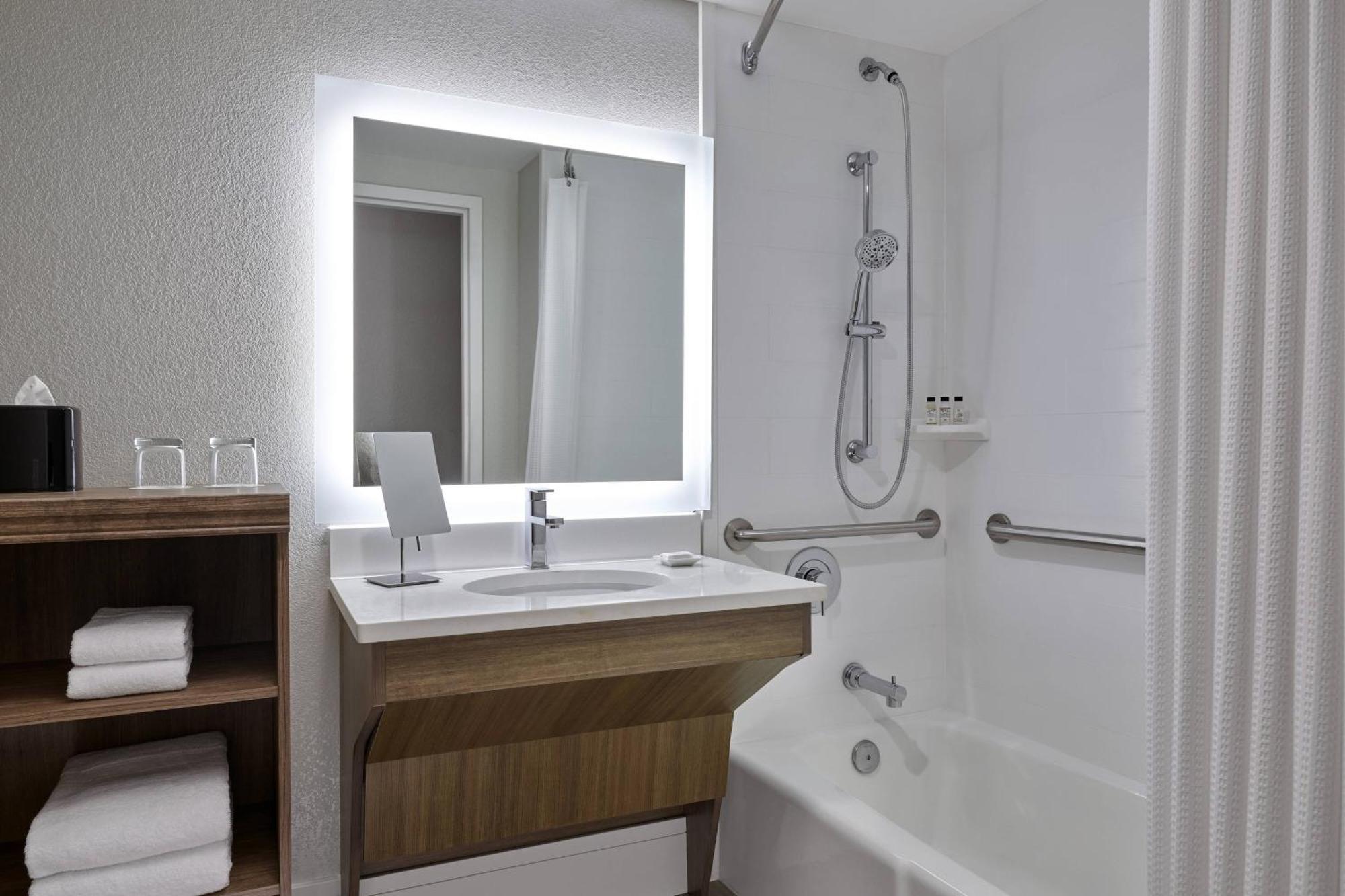 Delta Hotels By Marriott Chicago Willowbrook Dış mekan fotoğraf
